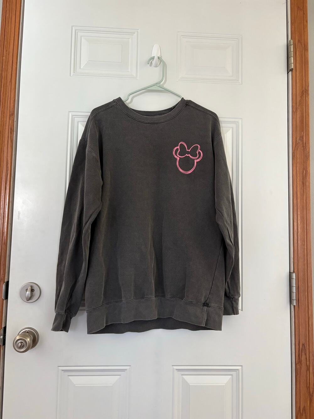 Comfort colors, Minnie, mouse sweatshirt, size, medium
